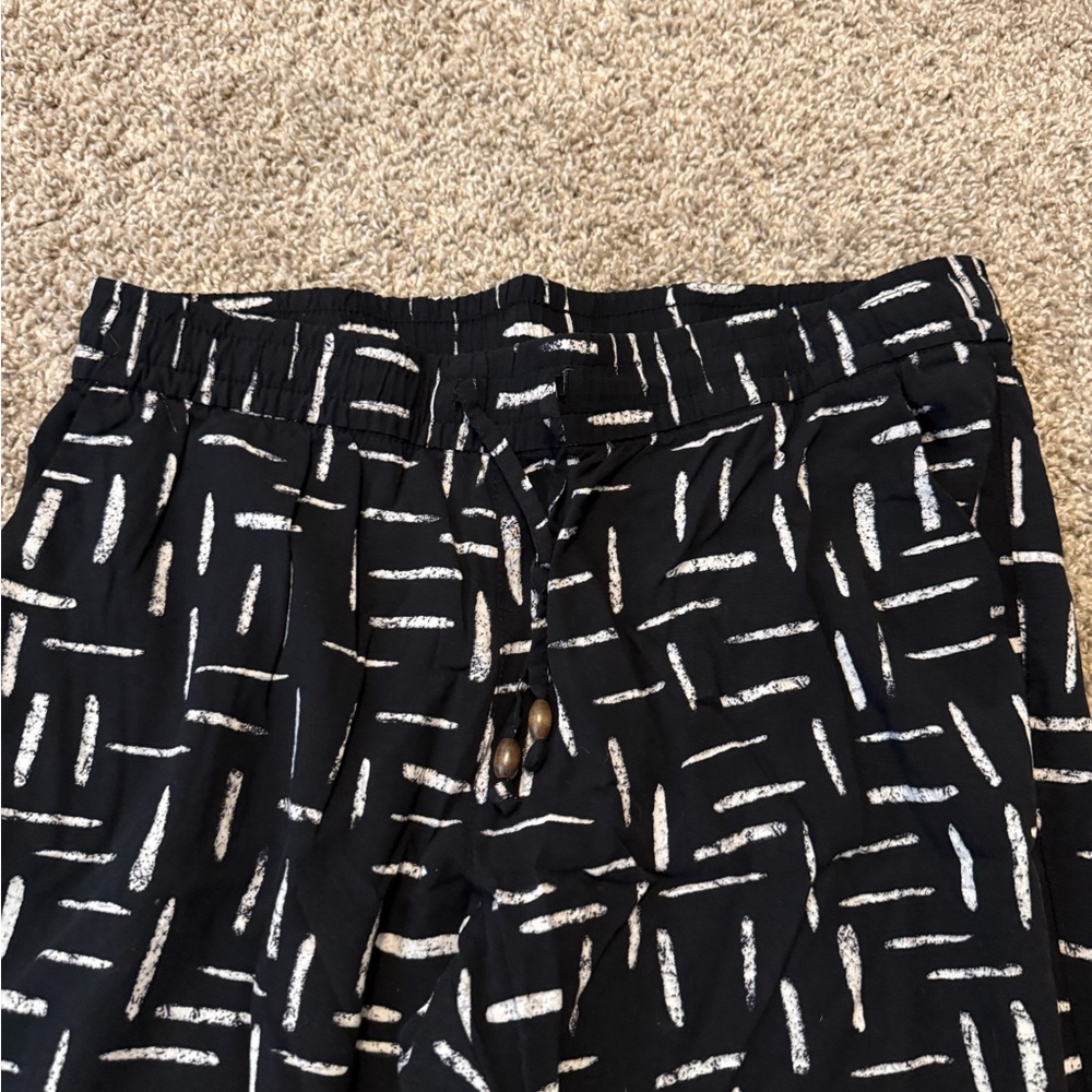 Old Navy Pants - Picture 2 of 4
